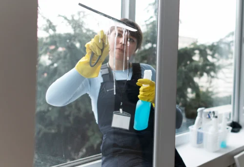 Nettoyage de vitres intérieures et extérieures aux Loges-Marchis